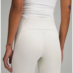 NEW LULULEMON RIBBED SOFTSTREME ZIP LEG HR CROP 25”🍋